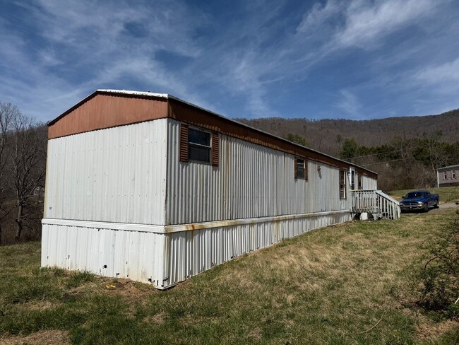 Building Photo - Single-wide manufactured home in Fairview, NC