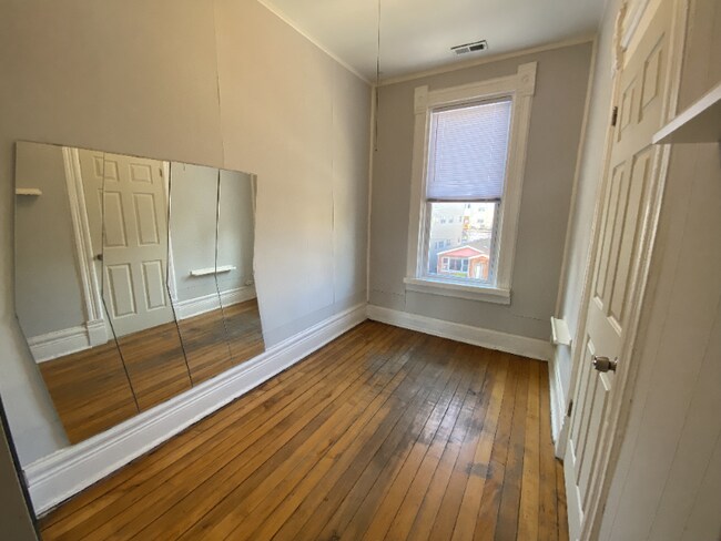 Building Photo - 1723 W 18th Pl
