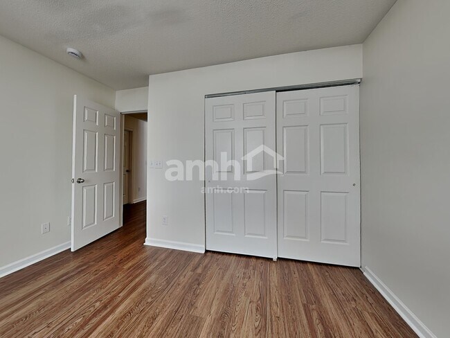 Building Photo - 124 Trayesan Dr