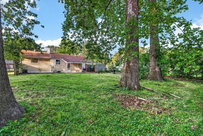 Building Photo - 710 Tyson Dr