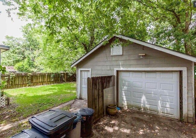 Building Photo - Mid City Beauty for Lease