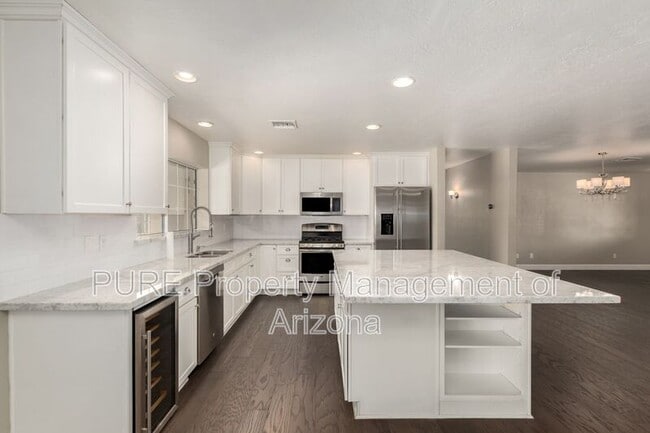 Building Photo - 417 E Rose Ln