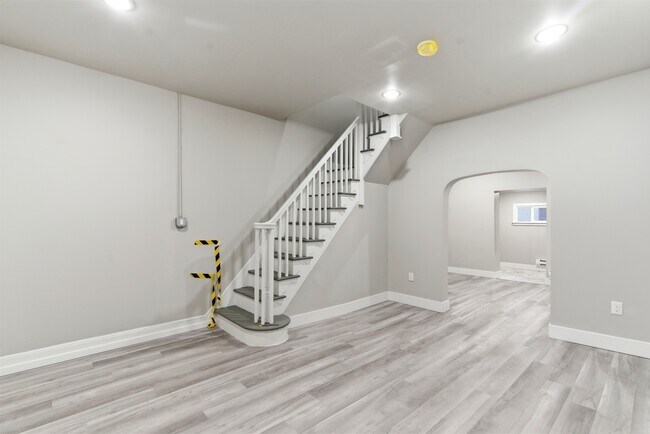 Building Photo - 662 N Yewdall St