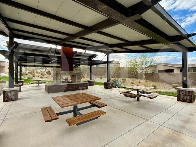 Building Photo - 1222 E La Mirada Dr