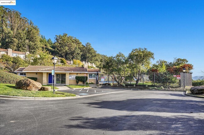 Building Photo - 21 Ironwood