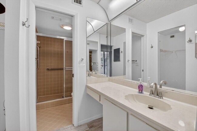 Building Photo - 1850 Homewood Blvd