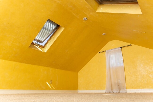 Building Photo - 825 Elati St