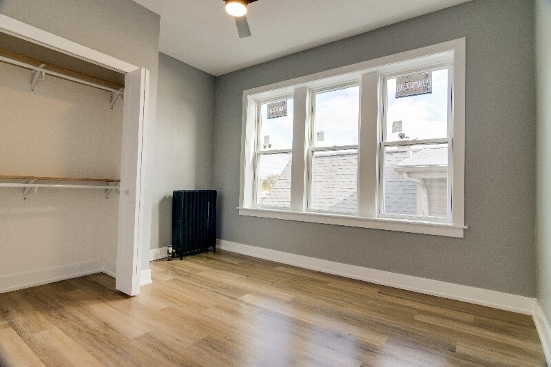 Building Photo - 3420 W Dickens Ave