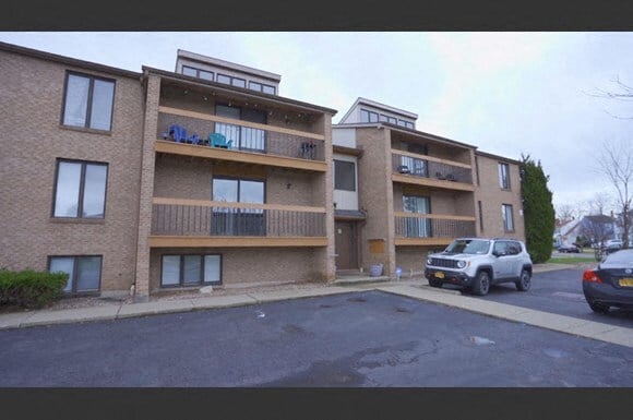 Building Photo - 614 Englewood Ave