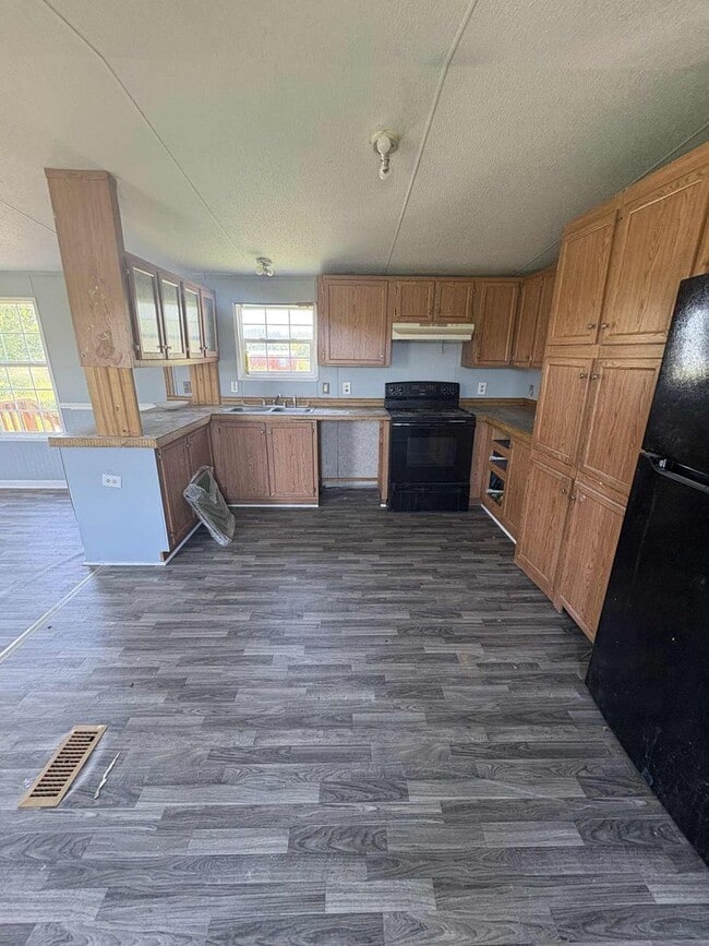 Building Photo - Freshly Renovated 3BR Home on Spacious Lot...