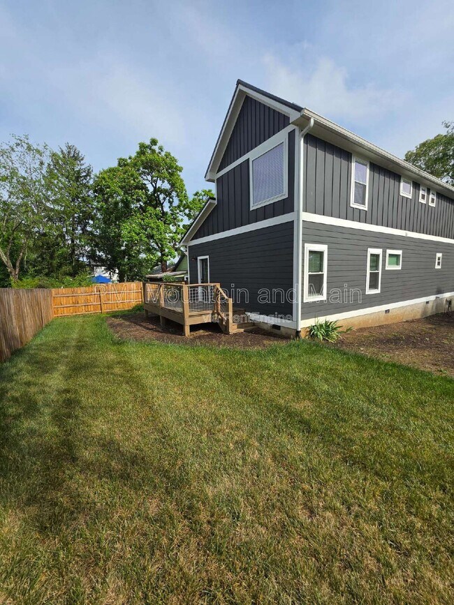 Building Photo - 339 Hazel Mill Rd