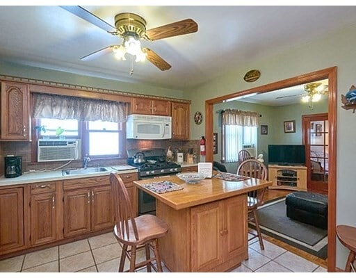 Building Photo - 71 Oak St