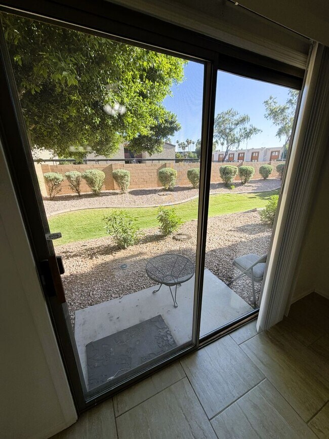 Building Photo - Spacious, Stylish, Sharp 2 bed 2 bath 1 car garage and Gated Community!