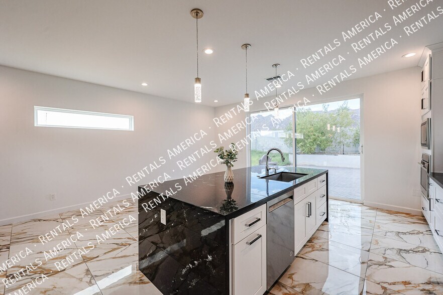 Building Photo - 347 E La Mirada Dr