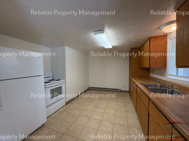 Building Photo - 560 I St