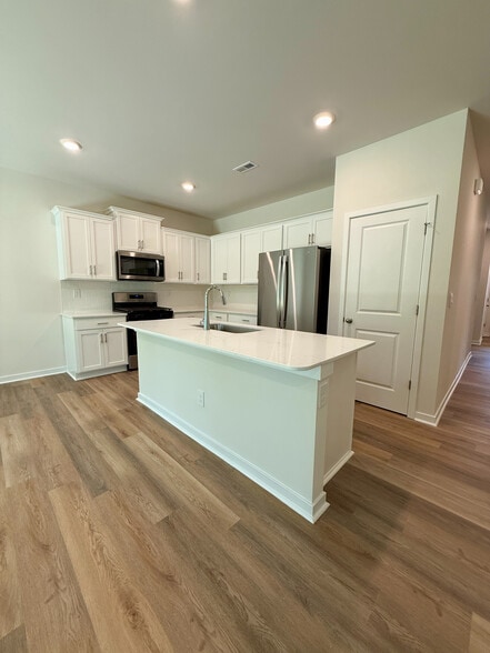 Building Photo - Room in House on Cramer Crk Dr