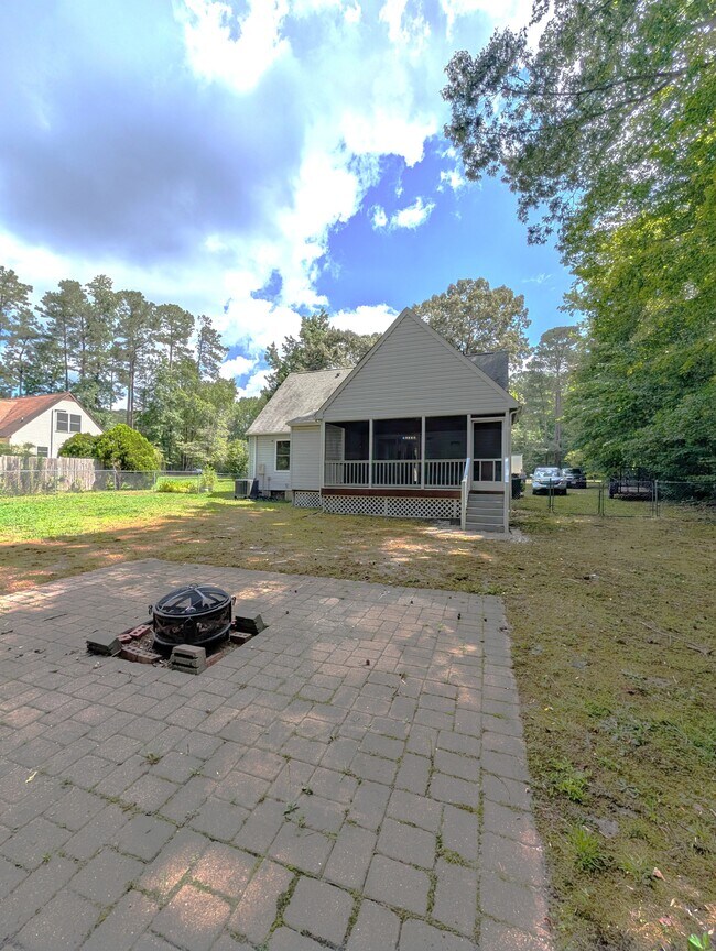 Building Photo - 5212 Hickory Fork Rd