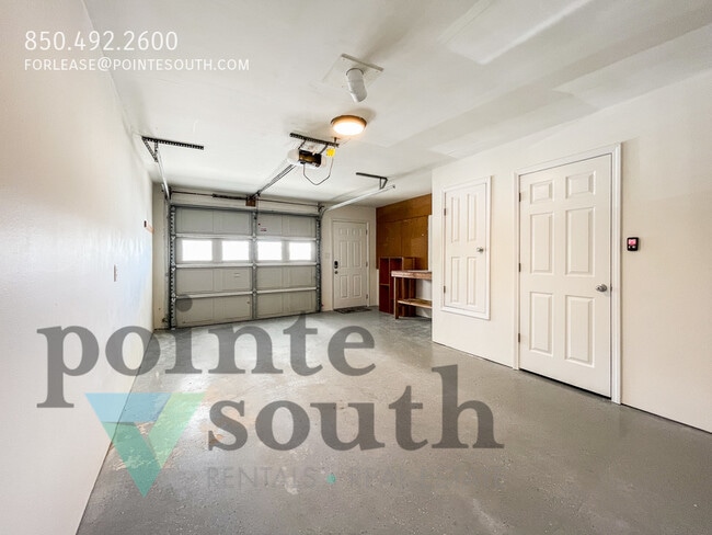 Building Photo - 13948 River Rd