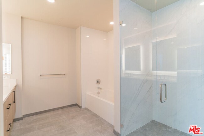 Building Photo - 601 Eleventh Ave