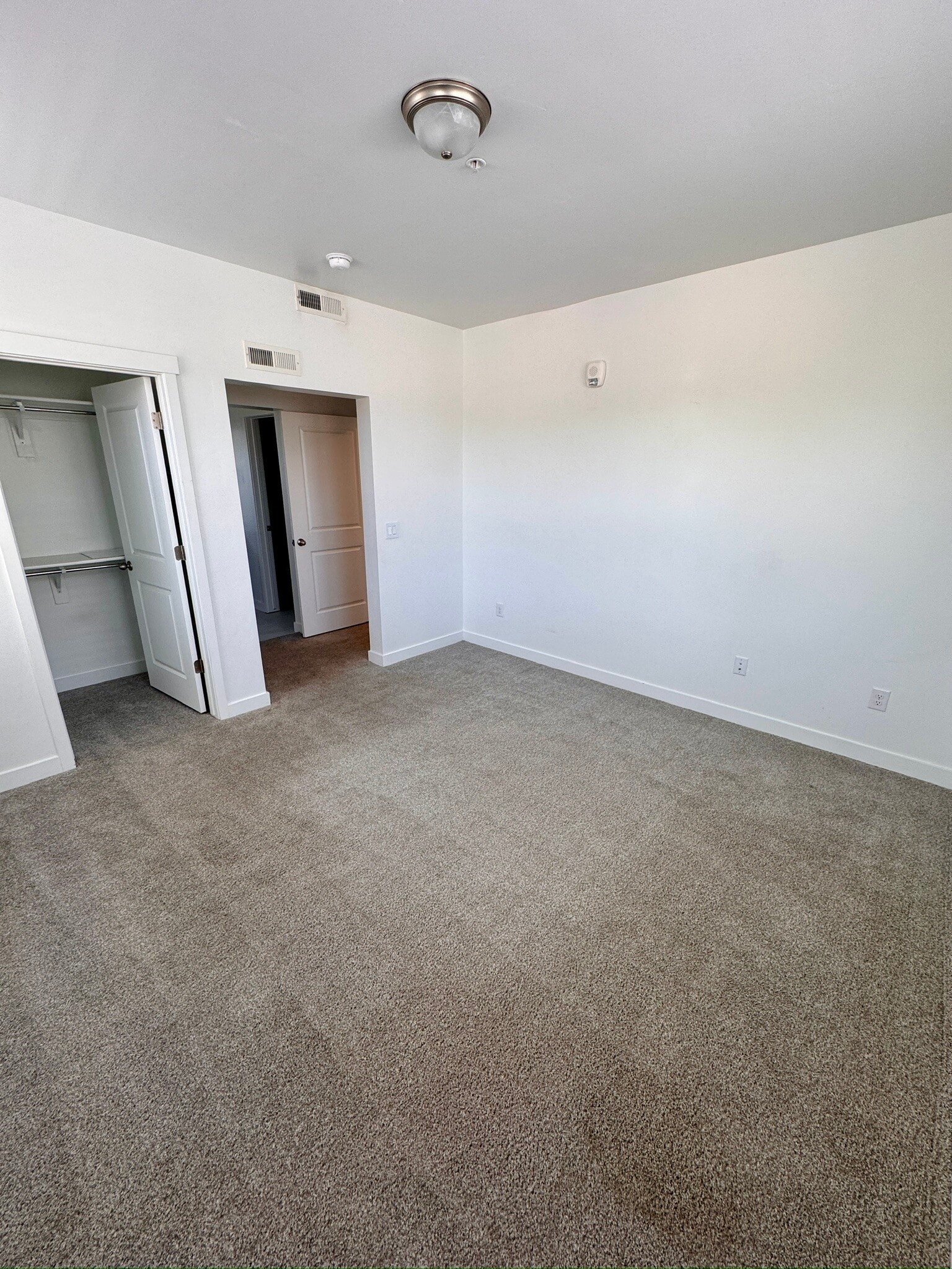 Building Photo - 8395 S Iris Lumi Ln