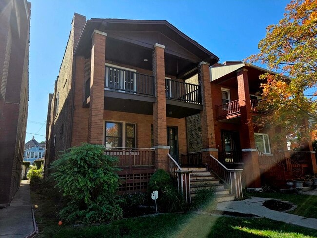 Primary Photo - 4019 W Grace St