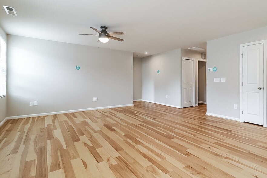 Building Photo - 864 Garrison Ave