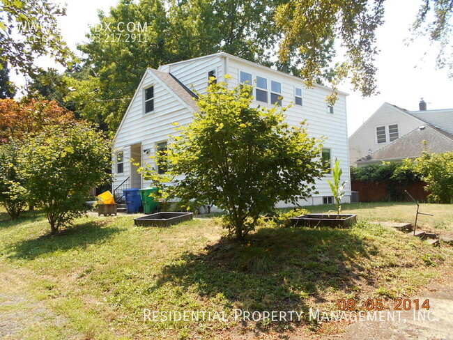 Building Photo - Spacious Cape Cod Home