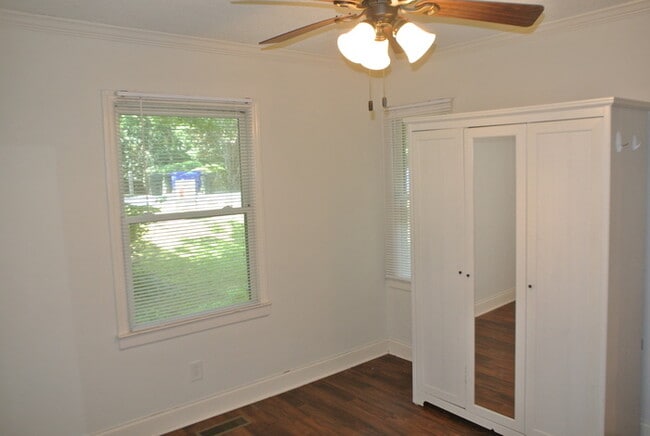Building Photo - 45 Davie Cir
