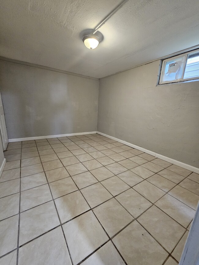 Building Photo - 754 Durbin St