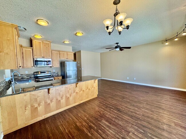 Building Photo - COMING SOON - EZ access to 205 within minu...