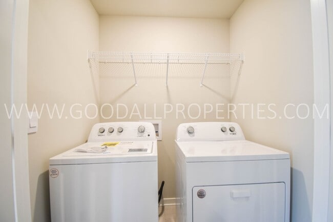 Building Photo - 4 Bedroom 3 Bath Ranch Finished Basement i...