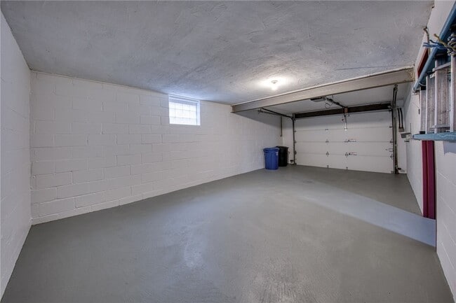 Building Photo - 5523 Rippey Pl