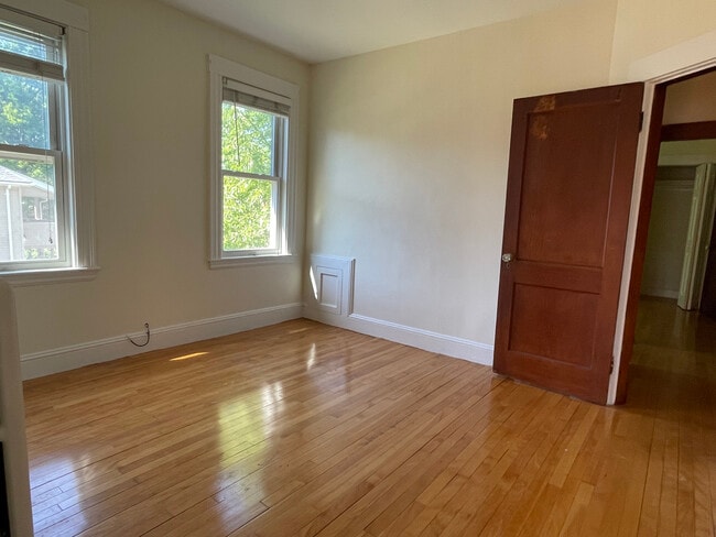 Building Photo - 111 Russett Rd