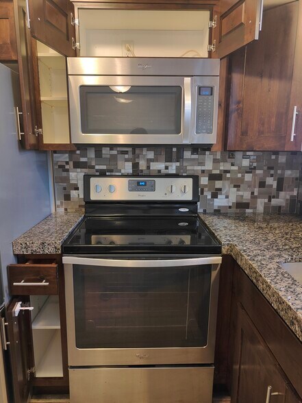 Building Photo - 177 S 200 W