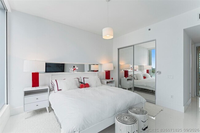 Building Photo - 5959 Collins Ave
