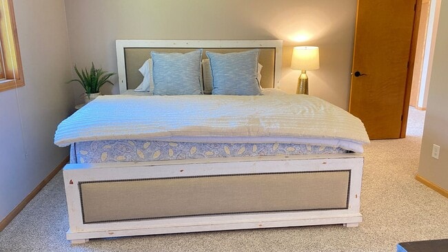 Building Photo - Cozy tranquility 6mi from Mayo 4bed/3bath