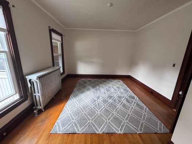 Building Photo - 157 College St