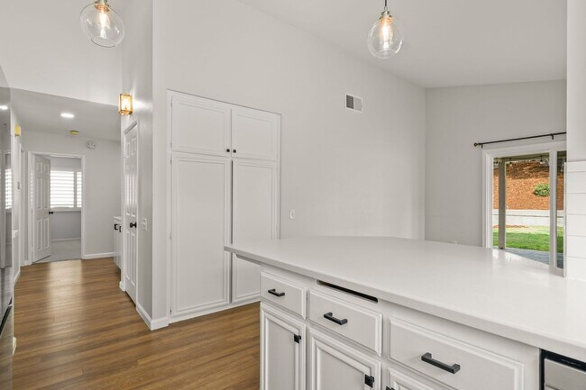 Building Photo - Beautiful 4BR Single-Story Home with Solar in Summercreek