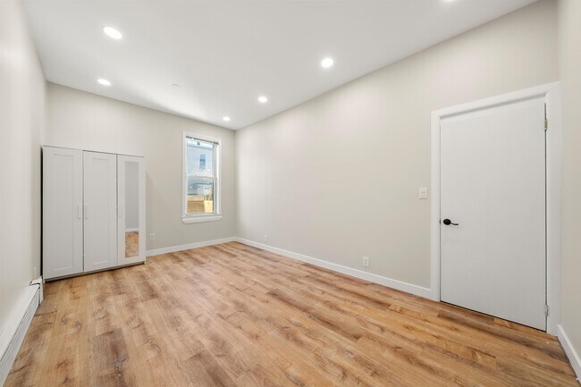 Building Photo - 215 Dodd St