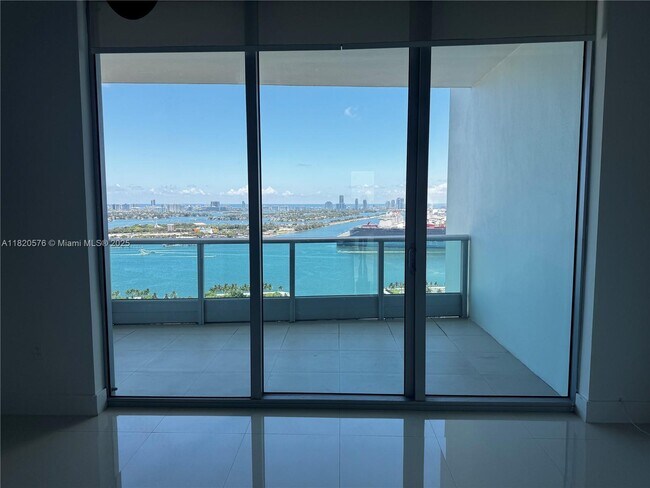 Building Photo - 900 Biscayne Blvd