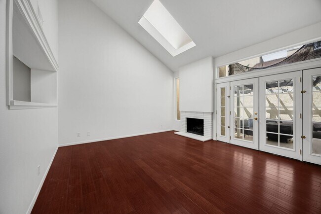 Building Photo - 3 Bed, 3 Bath townhome in Woodbridge Village