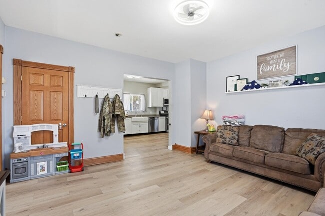 Building Photo - 626 E High St