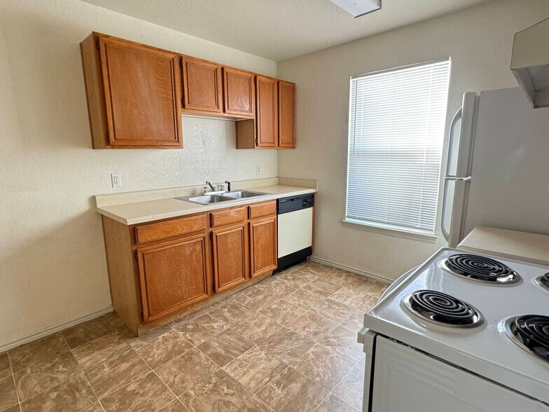 Building Photo - 1508 Benttree Dr