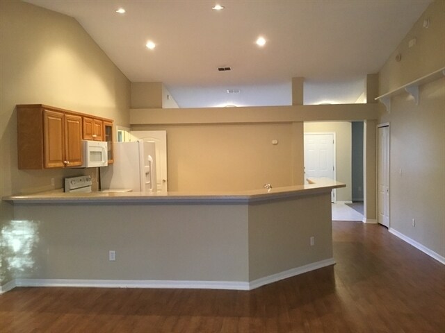 Building Photo - 245 Johns Glen Dr