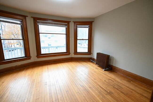 Building Photo - 405-407 W Main St - Duplex