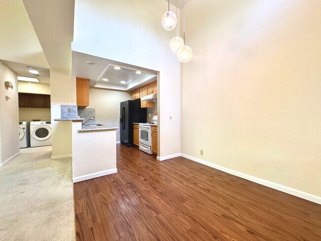 Building Photo - 6436 Buena Vista Dr
