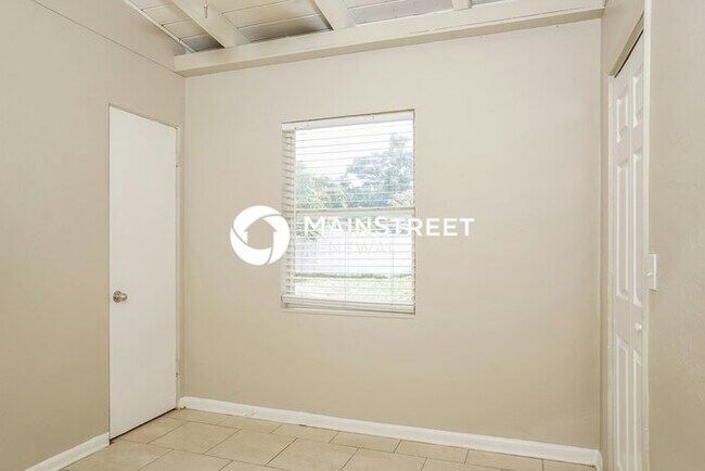 Building Photo - 3 Bedroom Pet-Friendly Home in SARASOTA, FL with Main Street Renewal