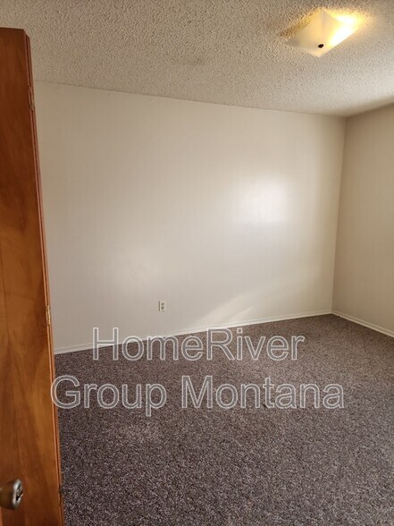 Building Photo - 102 Camelot Ct
