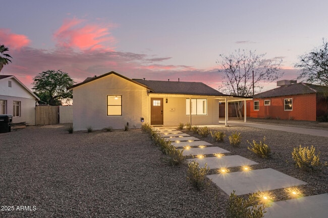 Building Photo - 9042 N 3rd Ave