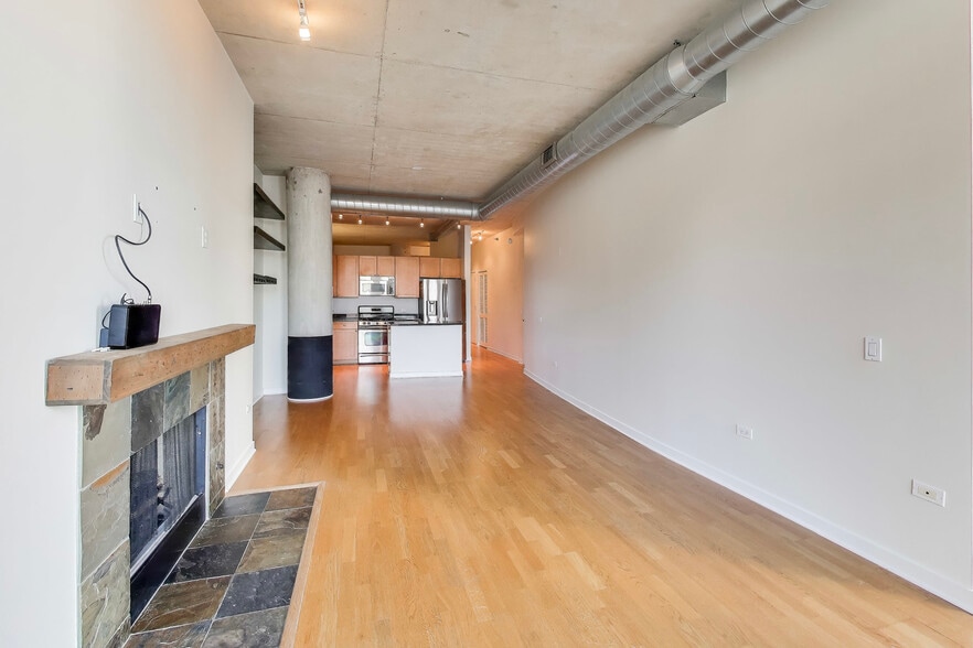 Building Photo - 720 N Larrabee St